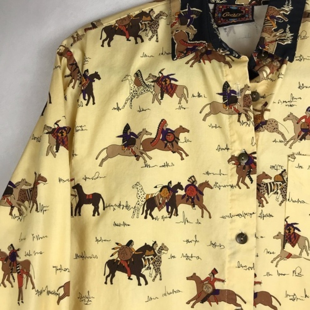 Circle T Button Down Shirt Medium - image 2